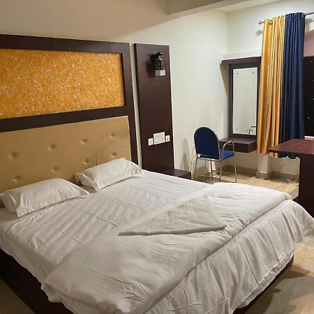 Bassac Residency Hotel Changanācheri Buitenkant foto