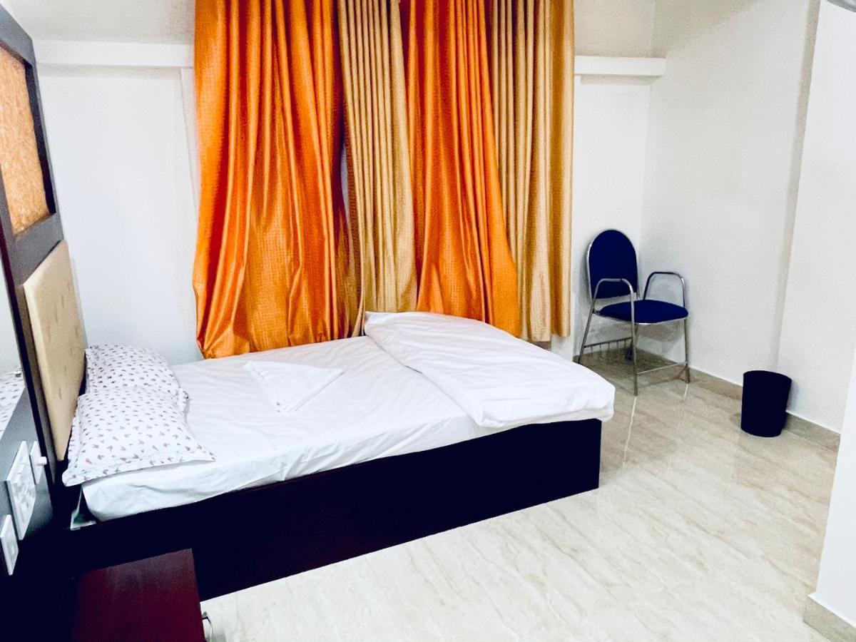 Bassac Residency Hotel Changanācheri Buitenkant foto