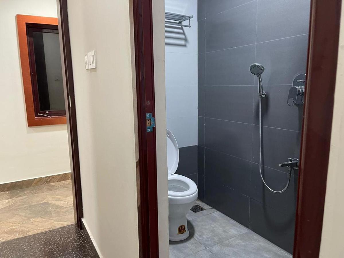 Bassac Residency Hotel Changanācheri Buitenkant foto