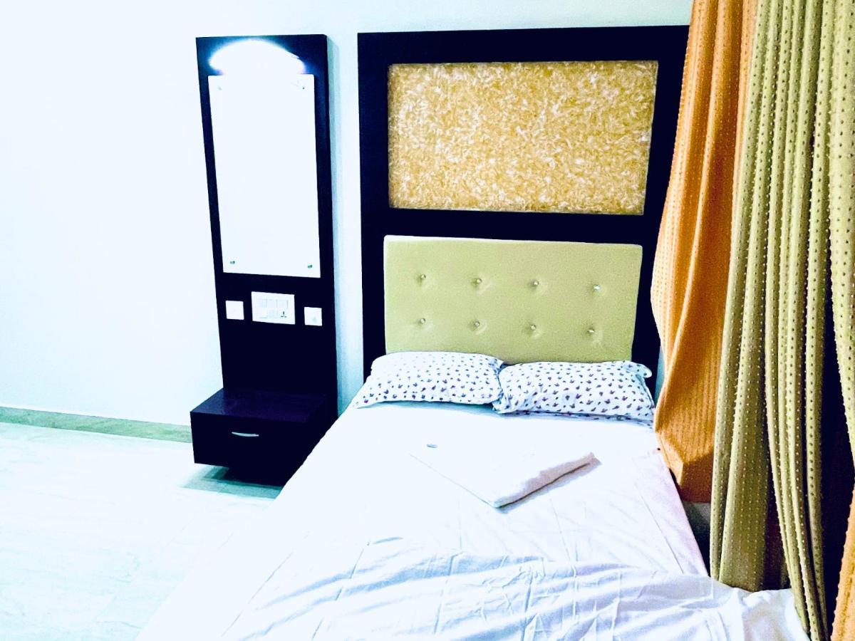 Bassac Residency Hotel Changanācheri Buitenkant foto