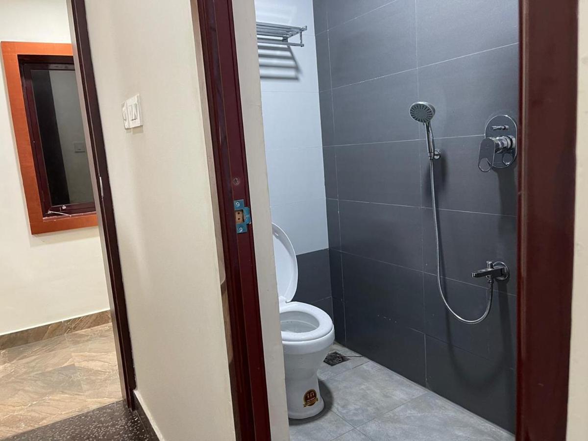 Bassac Residency Hotel Changanācheri Buitenkant foto
